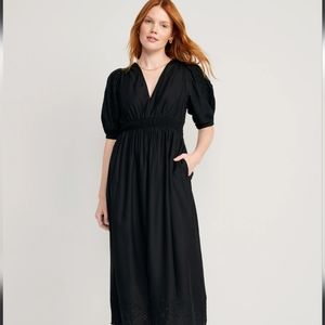 Waist-Defined V-Neck Shirred Midi Dress, black, size large never worn